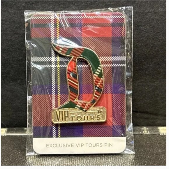 Brand new authentic VIP Disneyland tour pin - Picture 1 of 2